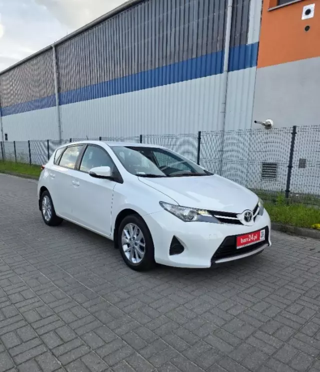 TOYOTA Auris 