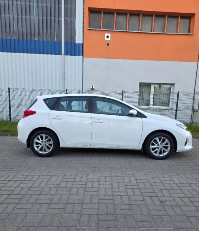 TOYOTA Auris 