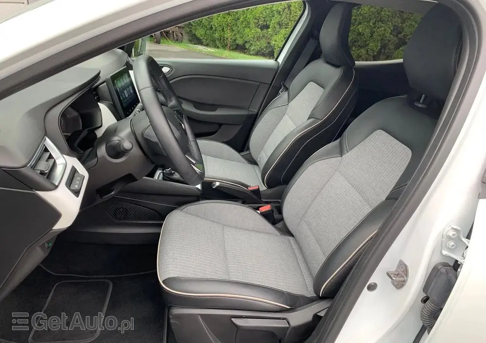 RENAULT Clio 1.6 E-TECH Techno