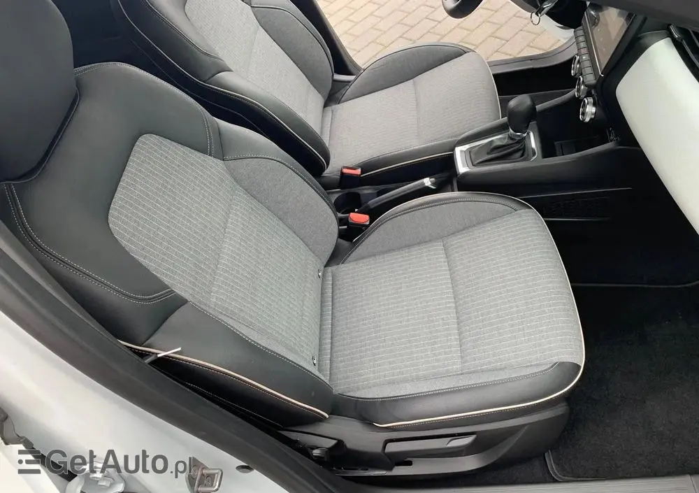 RENAULT Clio 1.6 E-TECH Techno