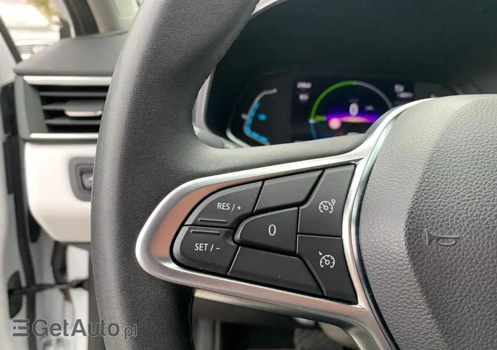 RENAULT Clio 1.6 E-TECH Techno