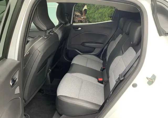 RENAULT Clio 1.6 E-TECH Techno