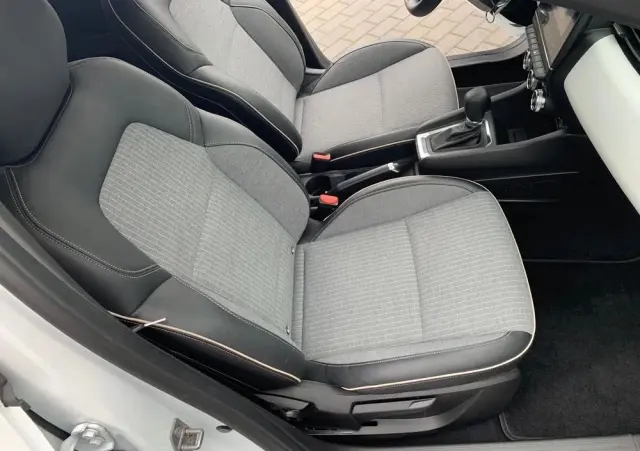 RENAULT Clio 1.6 E-TECH Techno