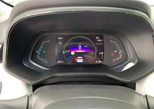 RENAULT Clio 1.6 E-TECH Techno