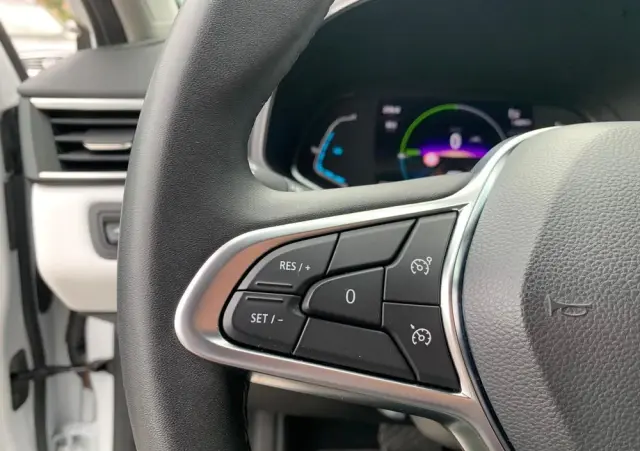 RENAULT Clio 1.6 E-TECH Techno