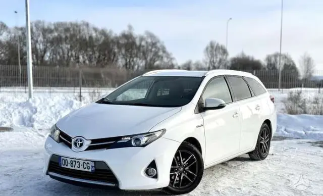 TOYOTA Auris 