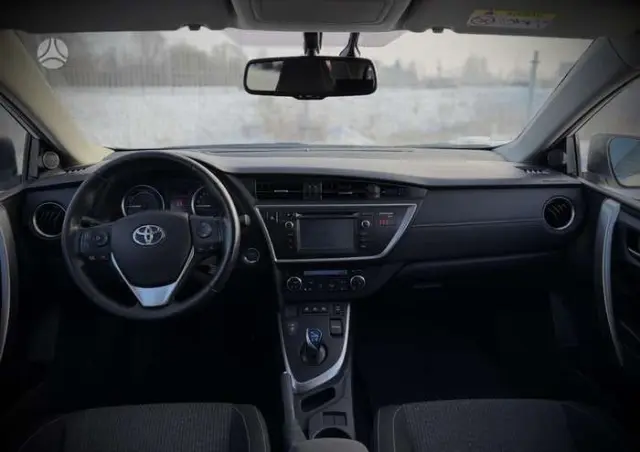 TOYOTA Auris 