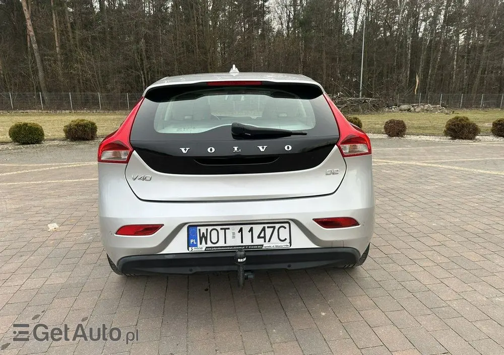 VOLVO V40 