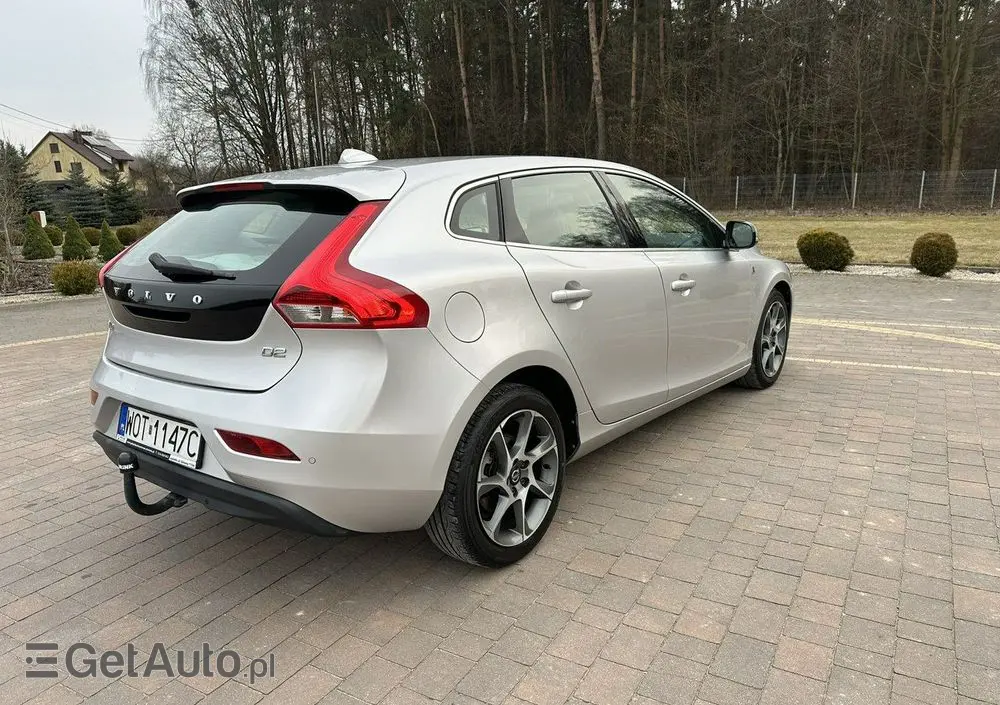 VOLVO V40 