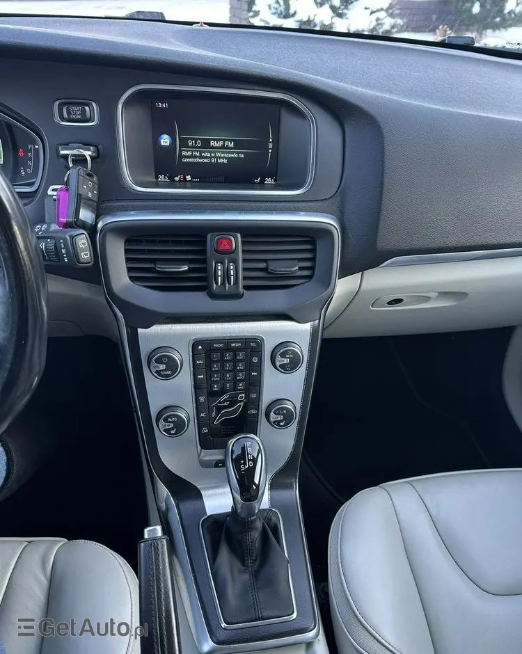 VOLVO V40 