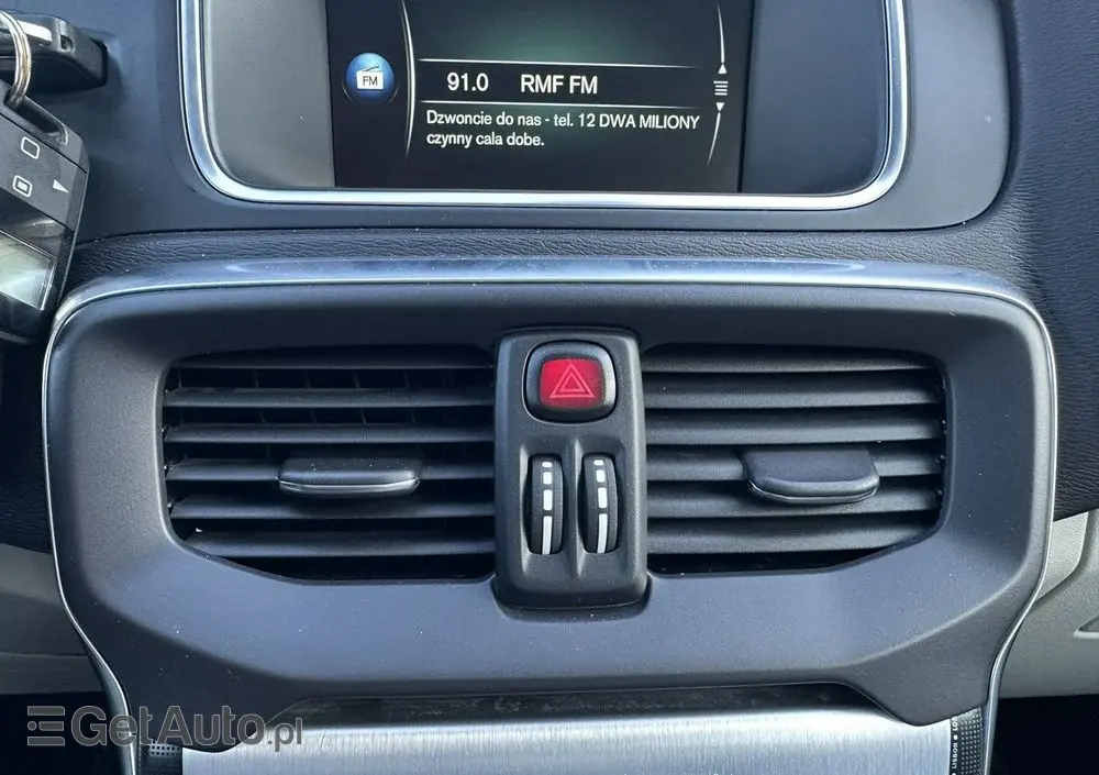 VOLVO V40 