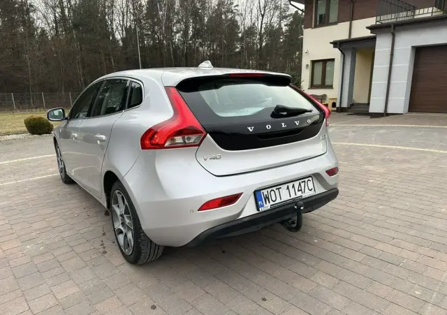 VOLVO V40 