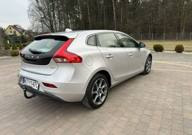 VOLVO V40 