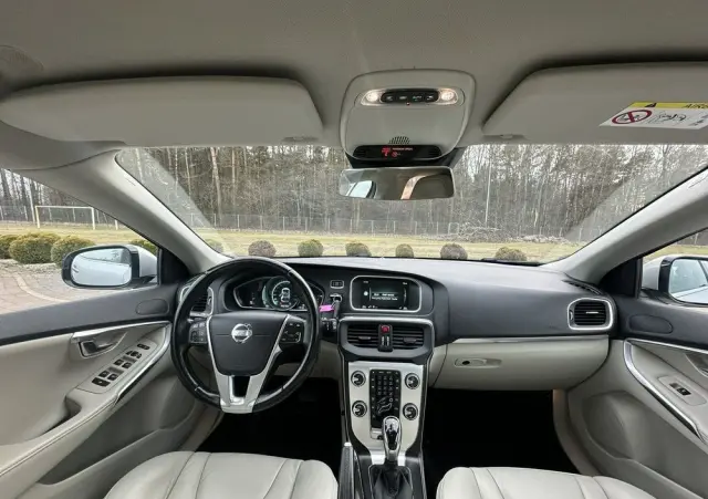 VOLVO V40 