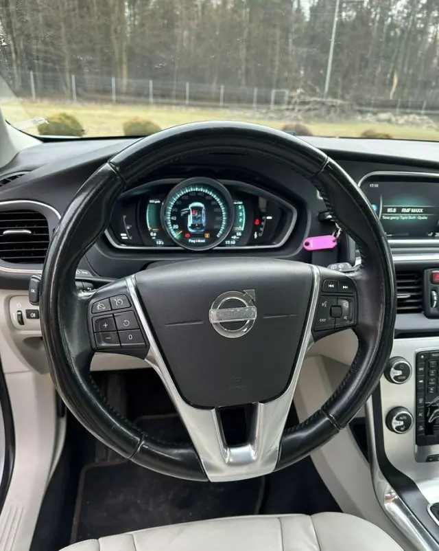VOLVO V40 