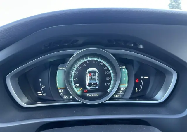 VOLVO V40 