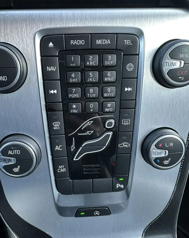 VOLVO V40 