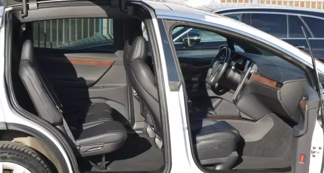 TESLA Model X Performance