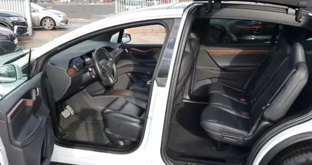 TESLA Model X Performance