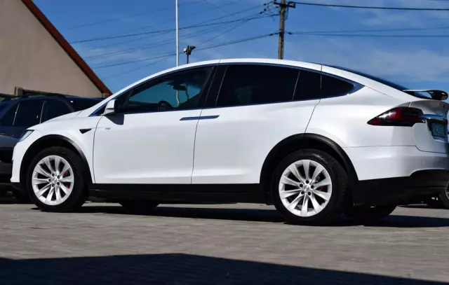 TESLA Model X Performance