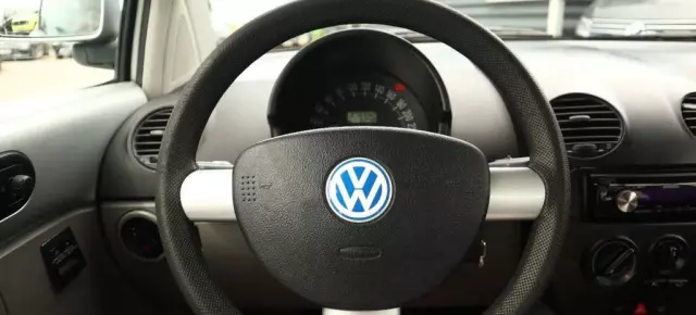 VOLKSWAGEN Beetle 