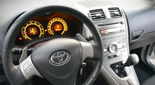 TOYOTA Auris 