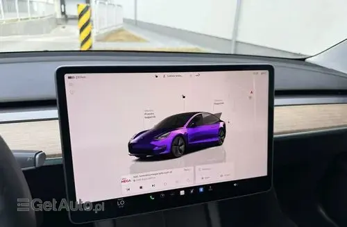TESLA Model 3 