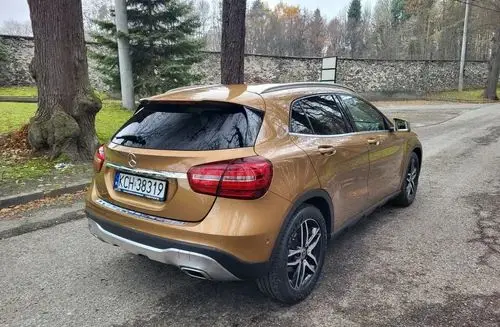 MERCEDES-BENZ GLA 