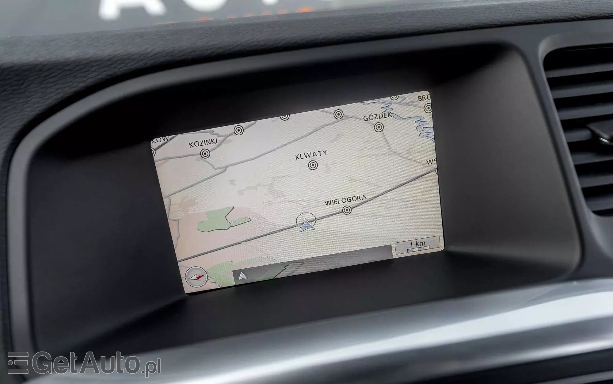 VOLVO V60 T4 R-Design Momentum