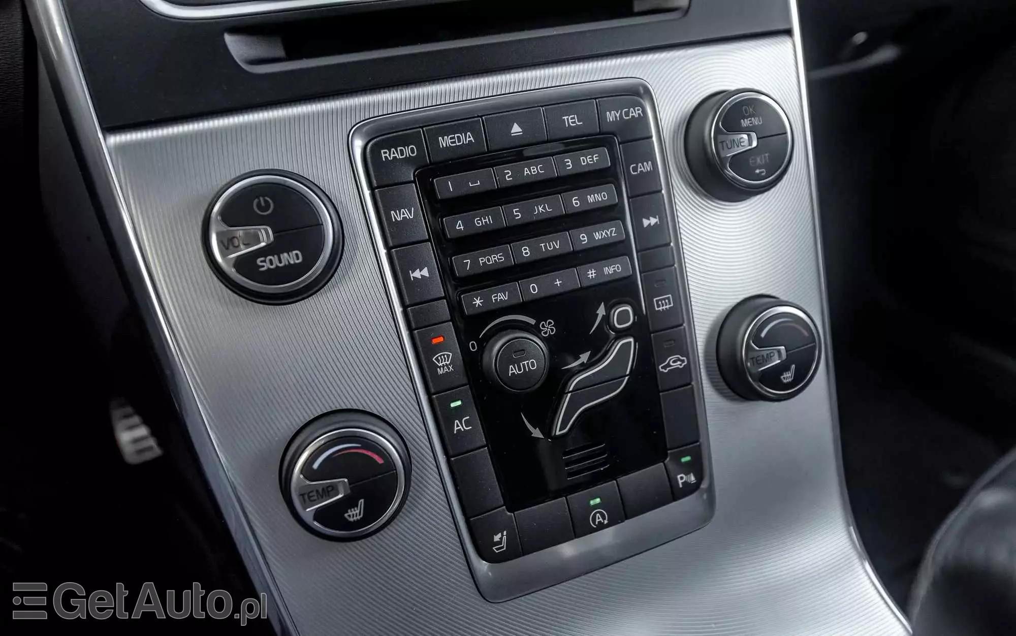 VOLVO V60 T4 R-Design Momentum