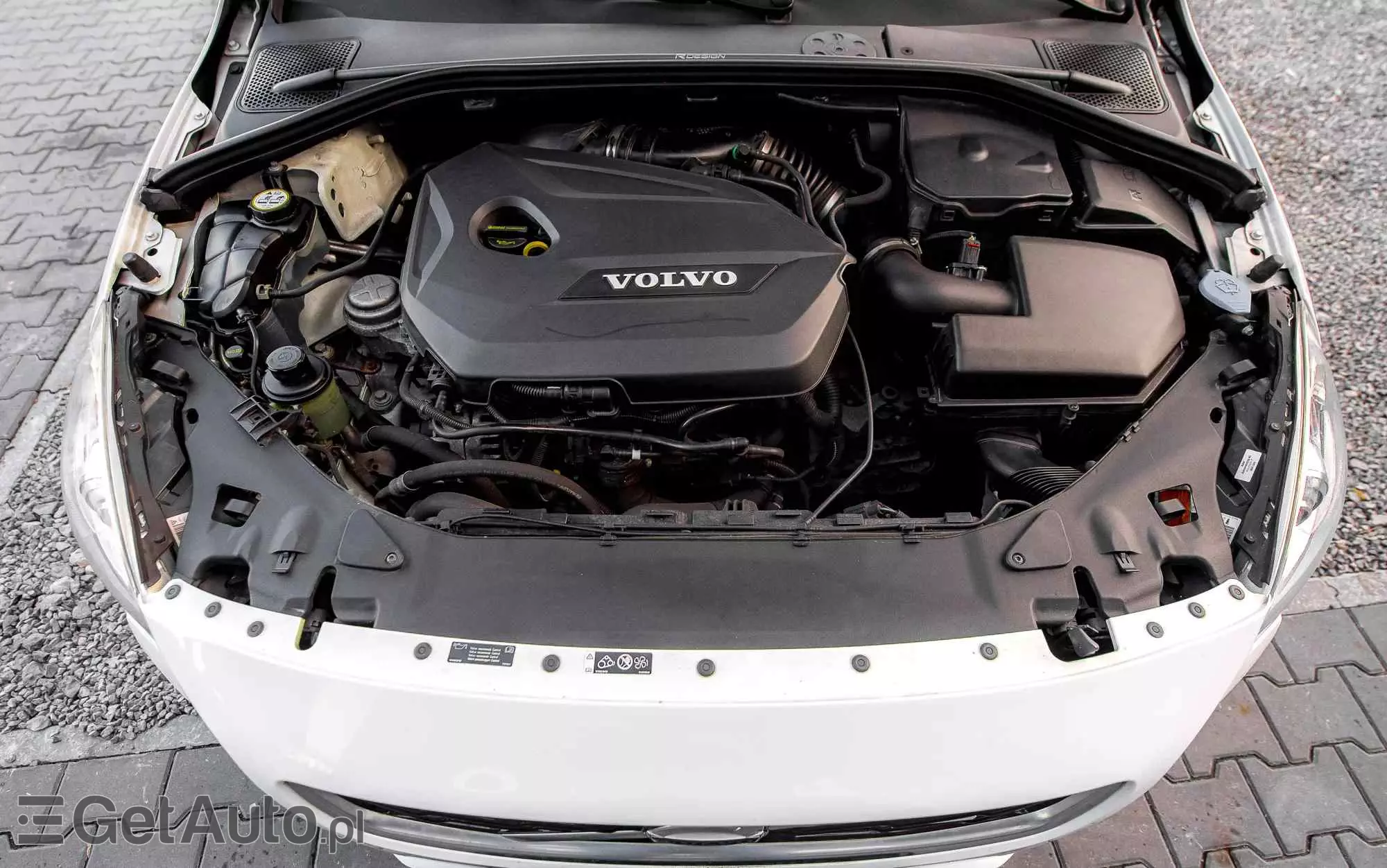 VOLVO V60 T4 R-Design Momentum