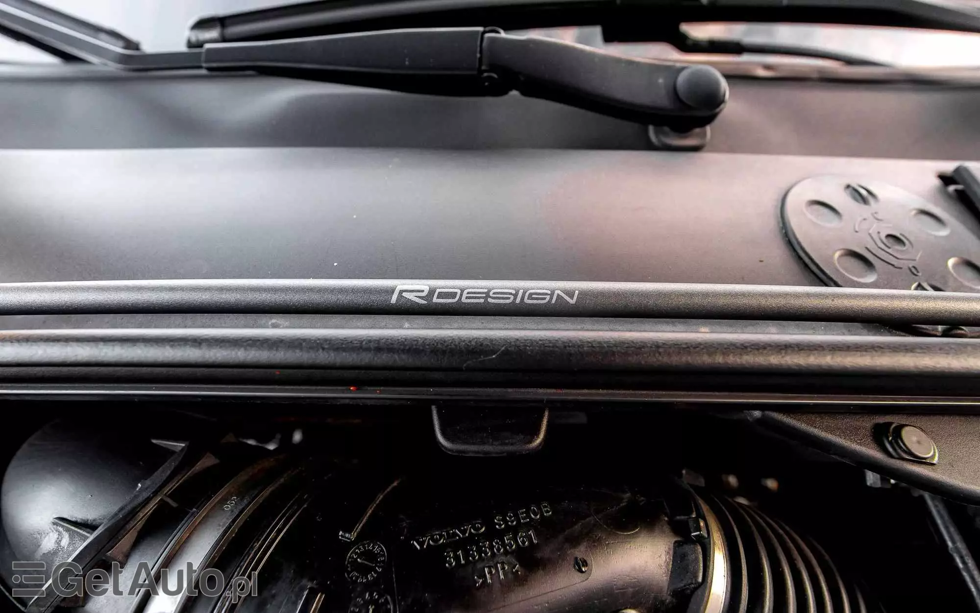 VOLVO V60 T4 R-Design Momentum