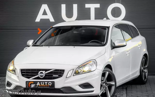 VOLVO V60 T4 R-Design Momentum