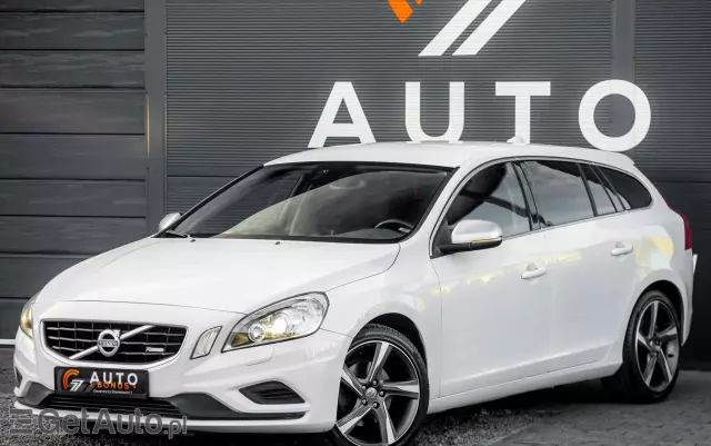 VOLVO V60 T4 R-Design Momentum