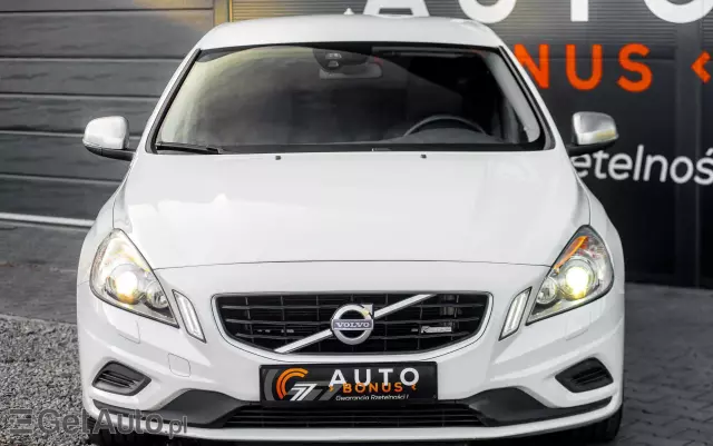 VOLVO V60 T4 R-Design Momentum