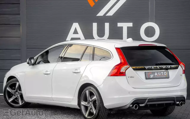 VOLVO V60 T4 R-Design Momentum