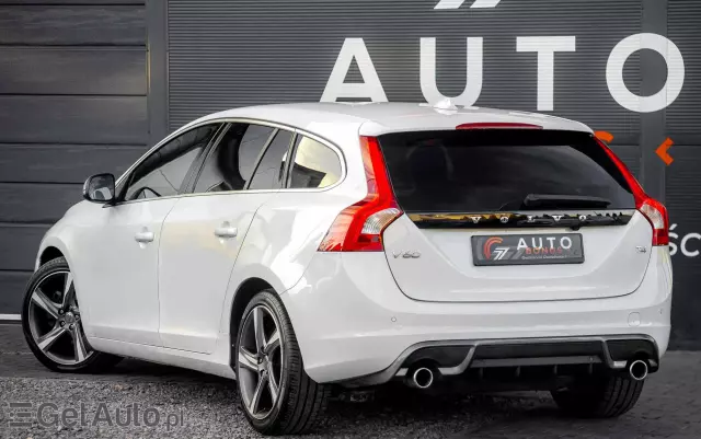 VOLVO V60 T4 R-Design Momentum