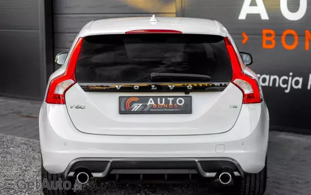 VOLVO V60 T4 R-Design Momentum