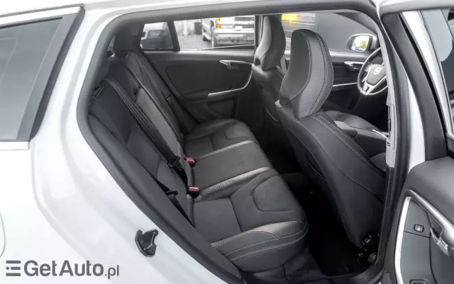 VOLVO V60 T4 R-Design Momentum