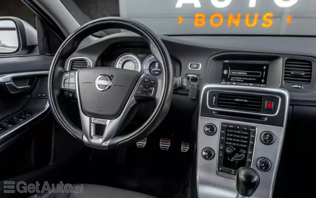 VOLVO V60 T4 R-Design Momentum