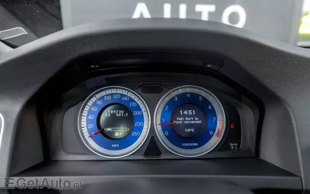 VOLVO V60 T4 R-Design Momentum