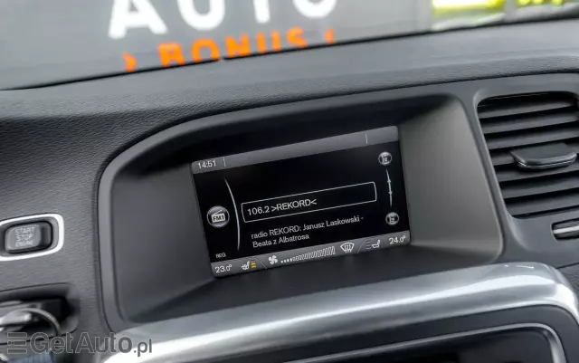 VOLVO V60 T4 R-Design Momentum