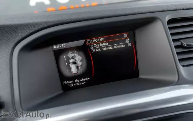 VOLVO V60 T4 R-Design Momentum