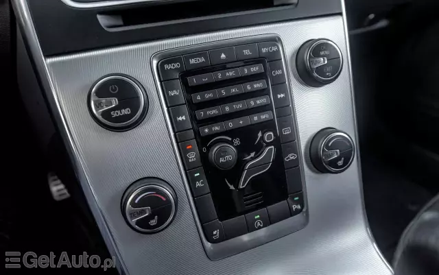 VOLVO V60 T4 R-Design Momentum