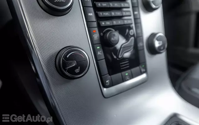 VOLVO V60 T4 R-Design Momentum