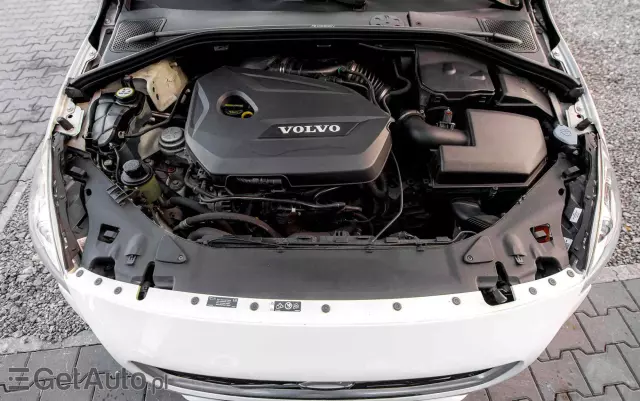 VOLVO V60 T4 R-Design Momentum