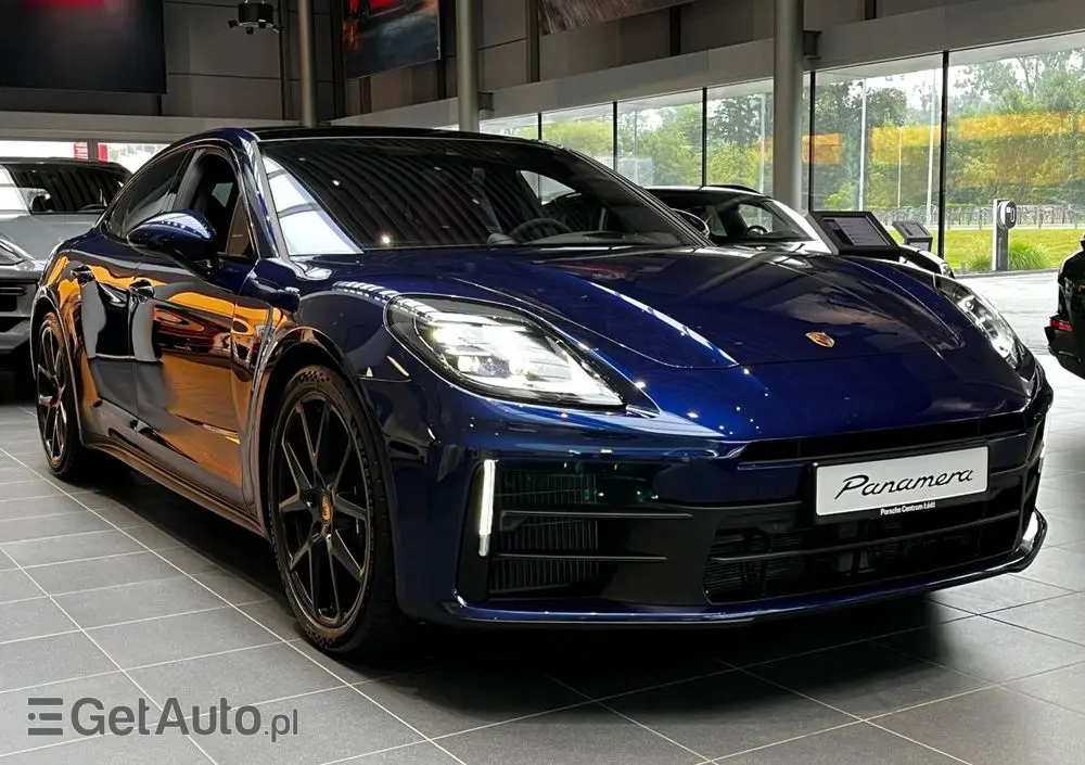 PORSCHE Panamera 4