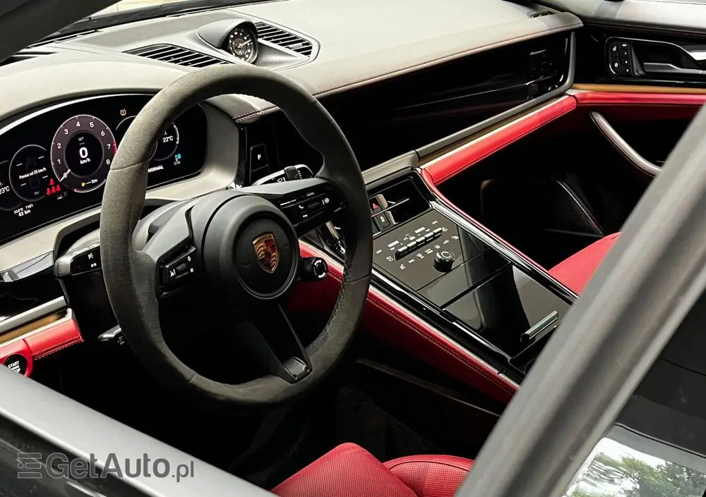 PORSCHE Panamera 4