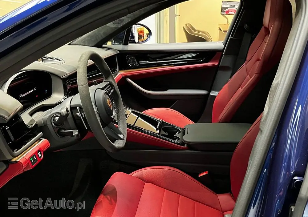 PORSCHE Panamera 4
