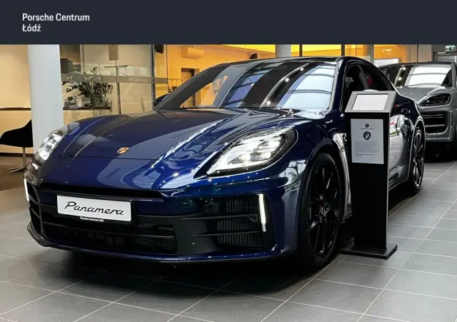 PORSCHE Panamera 4